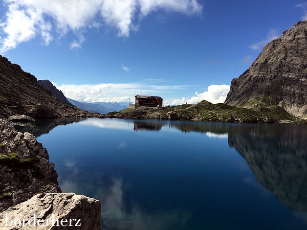 Karlsbaderhütte mit Laserzsee