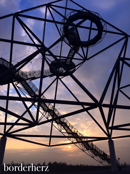 Tetraeder im Sonnenuntergang