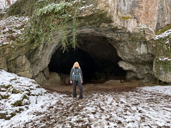 Wandern im Hönnetal zur Feldhofhöhle