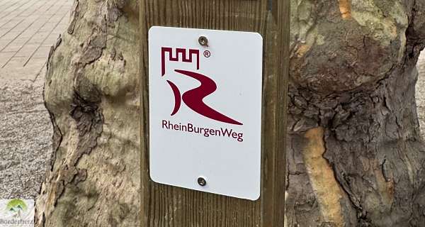 2-Tage-Abenteuer: Wandern auf Rheinsteig und RheinBurgenWeg 3 rheinburgenweg wegkennzeichen