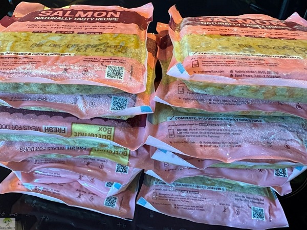 Unsere Erfahrungen mit Butternut Box - frisch gekochtes Hundefutter 5 Butternut Box Erfahrungen Lachs Salmon gekochtes Hundefutter
