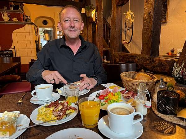 Moselschiefer-Straße Wohnmobil Café Plüsch Monreal