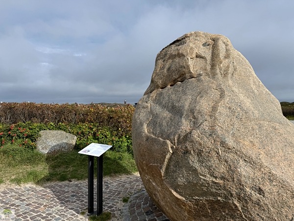 Top 4 Wanderungen auf Sylt - meine Lieblingstouren auf der Insel 37 Rotes Kilff Kampen Kliffweg Findling