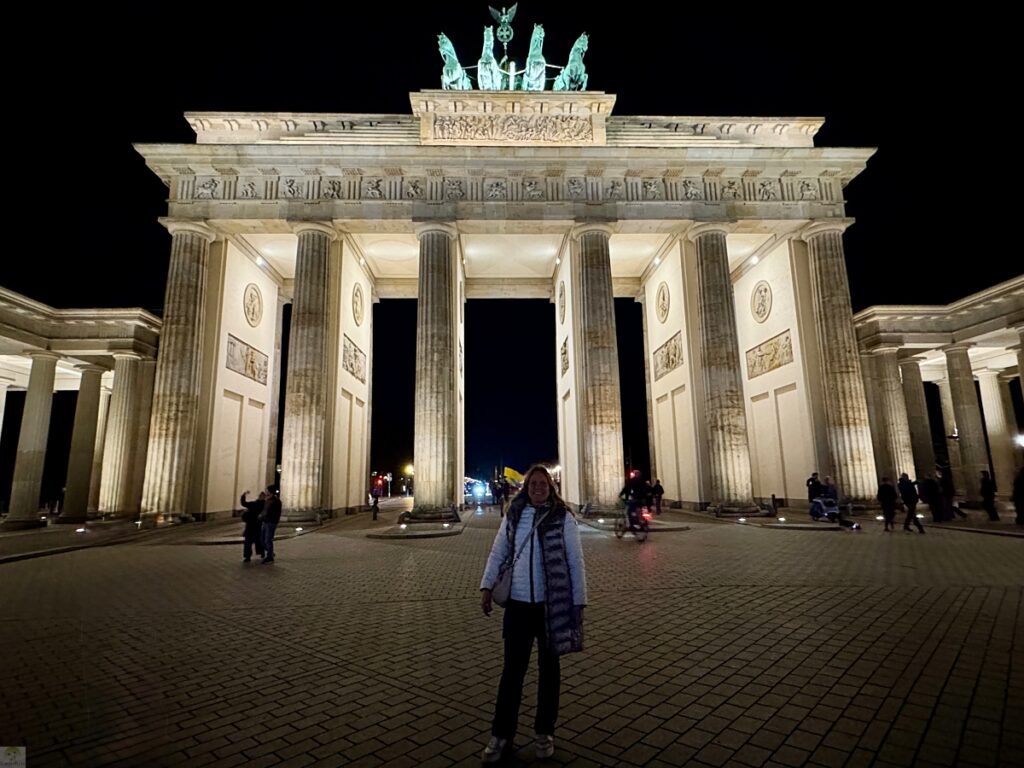 6 traumhafte Weihnachtsmärkte in Berlin und die Top-Sehenswürdigkeiten, die du gleich mit besuchen kannst 5 Brandenburger Tor