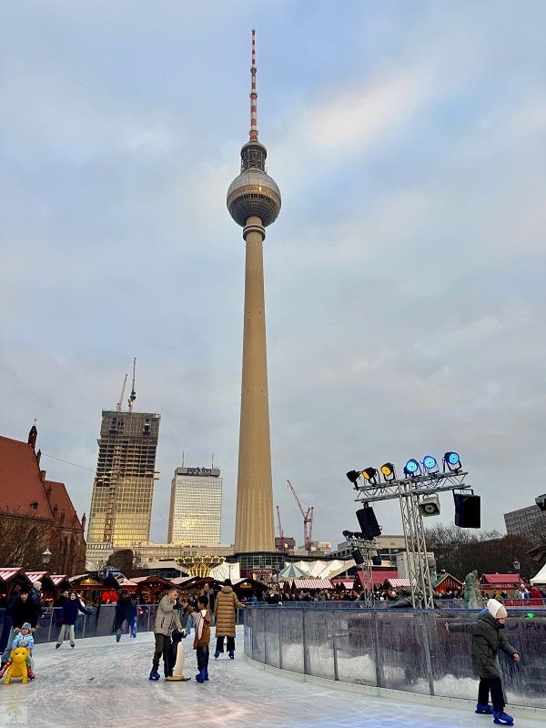 6 traumhafte Weihnachtsmärkte in Berlin und die Top-Sehenswürdigkeiten, die du gleich mit besuchen kannst 24 Weihnachtsmarkt am Roten Rathaus Berlin