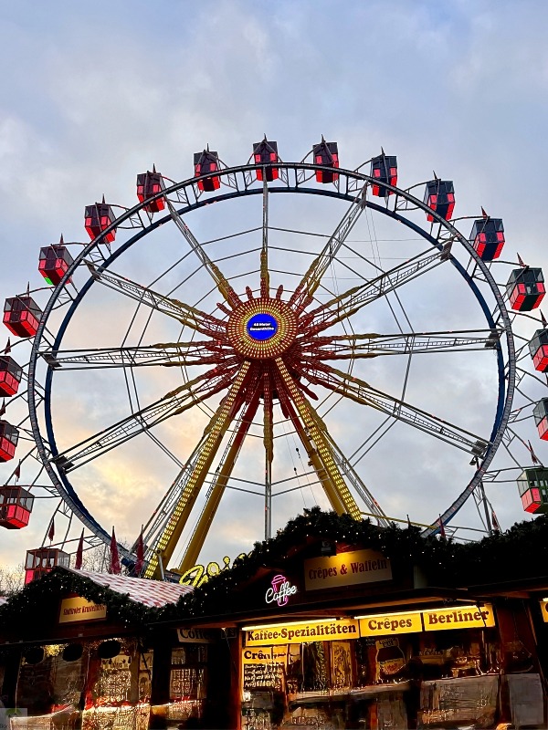 6 traumhafte Weihnachtsmärkte in Berlin und die Top-Sehenswürdigkeiten, die du gleich mit besuchen kannst 25 Weihnachtsmarkt am Roten Rathaus Berlin