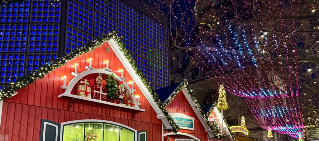 6 traumhafte Weihnachtsmärkte in Berlin und die Top-Sehenswürdigkeiten, die du gleich mit besuchen kannst 26 Weihnachtsmarkt Kaiser-Wilhelm-Gedächtnis-Kirche