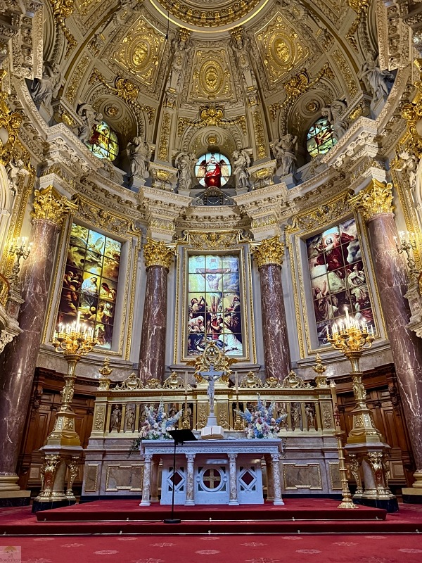 6 traumhafte Weihnachtsmärkte in Berlin und die Top-Sehenswürdigkeiten, die du gleich mit besuchen kannst 23 Berliner Dom