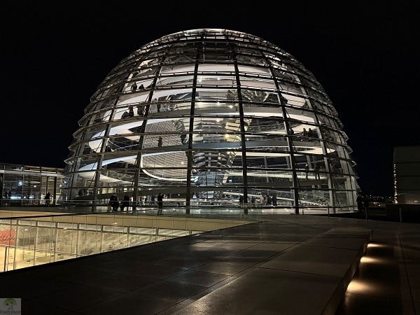 6 traumhafte Weihnachtsmärkte in Berlin und die Top-Sehenswürdigkeiten, die du gleich mit besuchen kannst 7 Reichstagskuppel