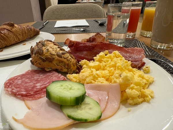 6 traumhafte Weihnachtsmärkte in Berlin und die Top-Sehenswürdigkeiten, die du gleich mit besuchen kannst 38 nh coll berlin 01