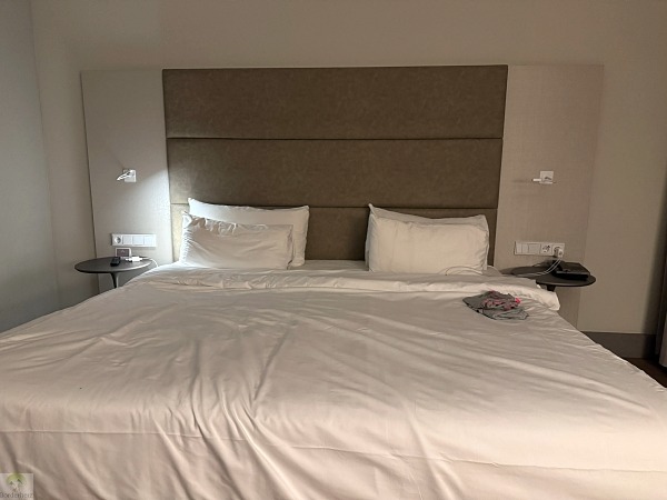 6 traumhafte Weihnachtsmärkte in Berlin und die Top-Sehenswürdigkeiten, die du gleich mit besuchen kannst 39 nh collection berlin mitte checkpoint charlie