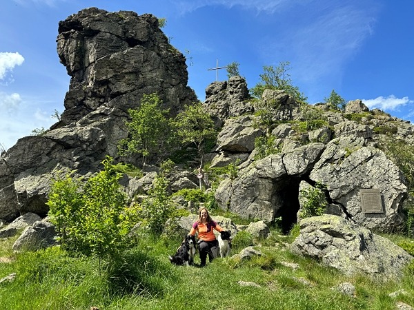 Urlaub mit Hund im Sauerland: 3 Wanderungen und hundefreundliche Unterkünfte 31 Bruchhauser Steine mit Hund