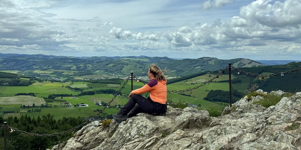 Urlaub mit Hund im Sauerland: 3 Wanderungen und hundefreundliche Unterkünfte 30 Bruchhauser Steine mit Hund
