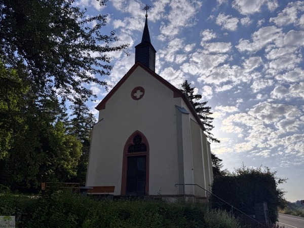 Moselsteig mit Hund: Fünf Wandertage rund um Wolf an der Mosel 28 Moselsteig Etappe 12 mit Hund Bergkapelle