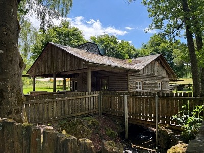 Urlaub mit Hund im Sauerland: 3 Wanderungen und hundefreundliche Unterkünfte 46 Hundefreundliche Einkehrmöglichkeiten Hiebammenhütte Brilon