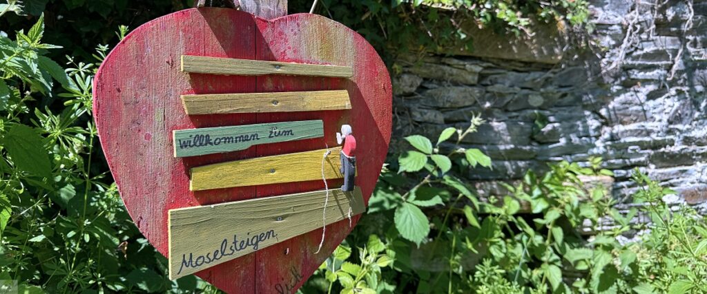 Moselsteig mit Hund: Fünf Wandertage rund um Wolf an der Mosel 24 Moselsteig mit Hund Starkenburg