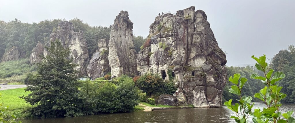 Römer-Lippe-Route: Meine Tipps für eine abwechslungsreiche Radreise durch NRW von Detmold nach Xanten 10 Externsteine