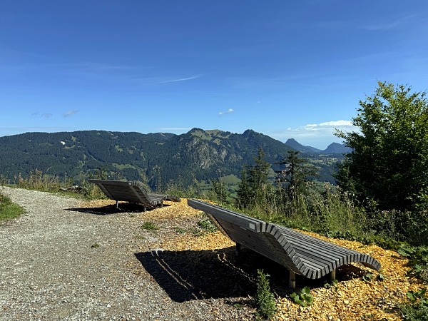 Wandern in Sonthofen im Allgäu – 3 Touren rund um das Hotel Bergsonne Allgäu 27 Blick auf Bad Hindelang Wandern