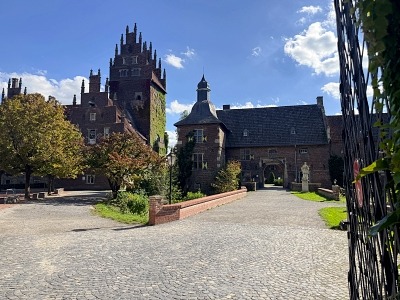 Römer-Lippe-Route: Meine Tipps für eine abwechslungsreiche Radreise durch NRW von Detmold nach Xanten 36 Schloss Heessen
