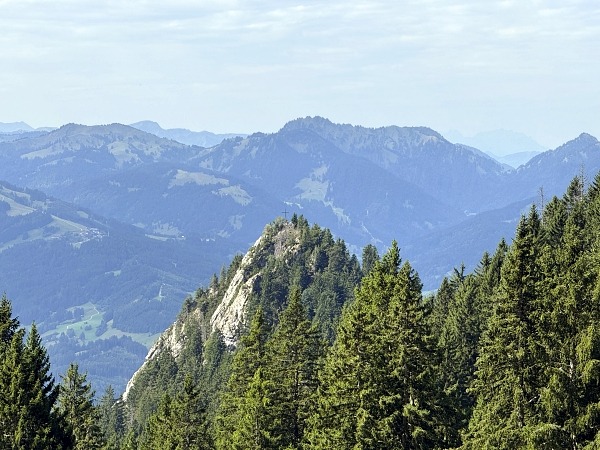 Wandern in Sonthofen im Allgäu – 3 Touren rund um das Hotel Bergsonne Allgäu 34 Wanderung Grünten mit Hund
